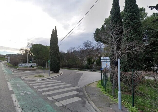 Plus de détails pour Local d'activités à louer