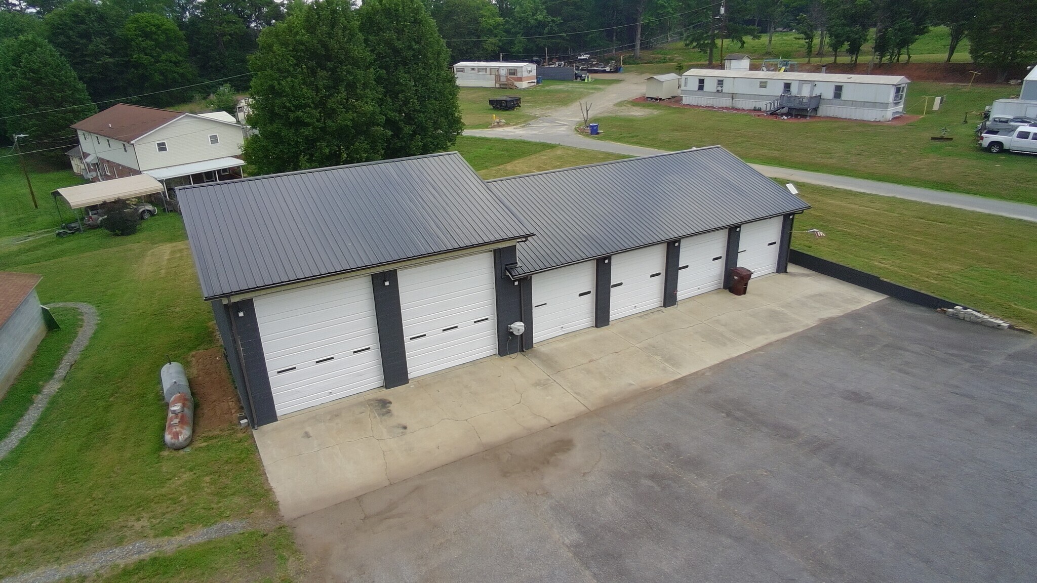8587 Sparrow Trl, Connelly Springs, NC à vendre Photo de l’immeuble– Image 1 sur 19