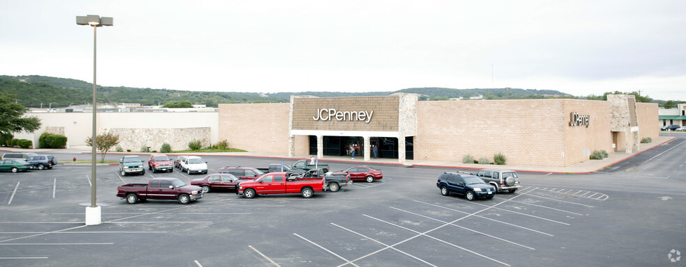 200 Sidney Baker St S, Kerrville, TX à louer - Photo de l’immeuble – Image 2 sur 6