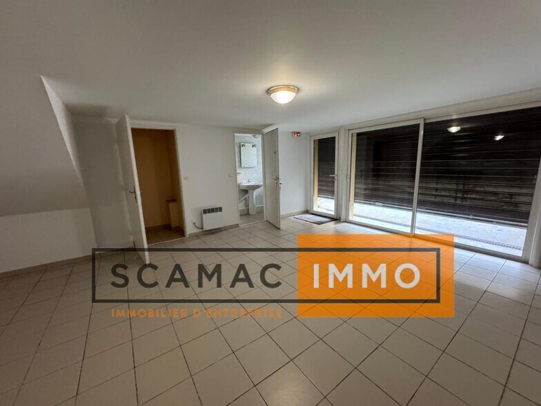 Bureau dans Rognac à louer - Photo de l’immeuble – Image 2 sur 9