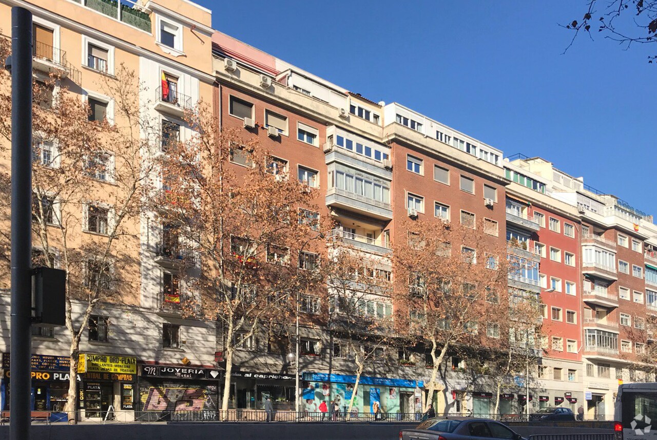 Immeuble residentiel dans Madrid, Madrid à vendre Photo principale– Image 1 sur 3