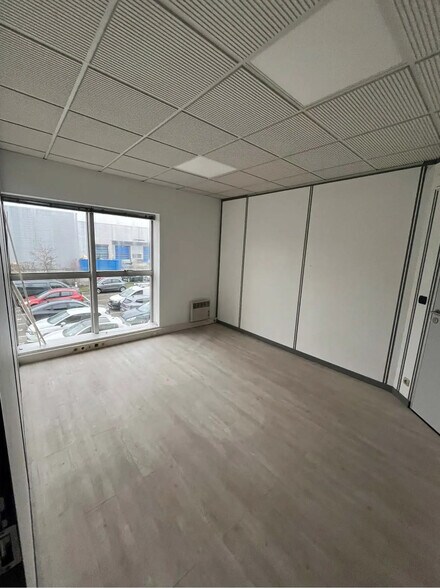 Bureau dans Trappes à louer - Photo de l’immeuble – Image 3 sur 7