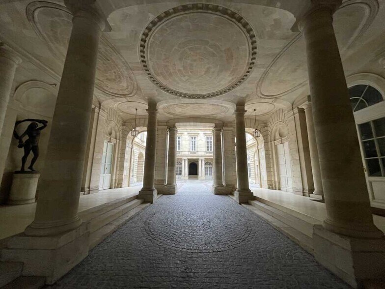 Bureau dans Bordeaux à louer - Hall d’entrée – Image 2 sur 7