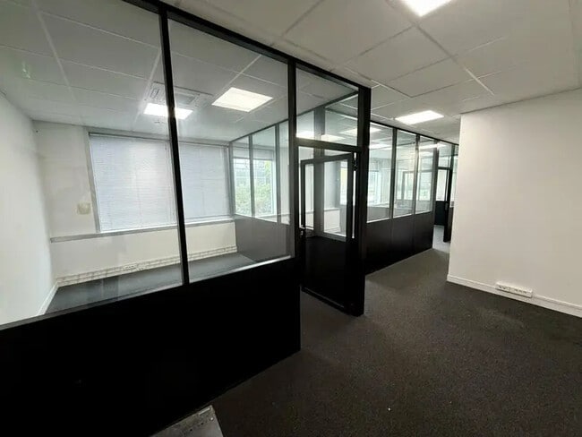Plus de détails pour 9 Allée Des Impressionnistes, Villepinte - Bureau à louer