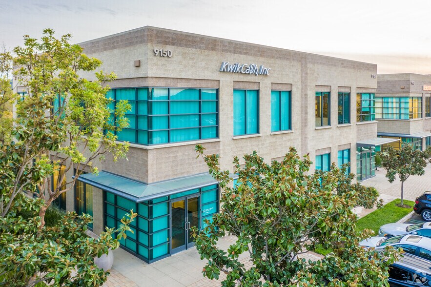 9150 Irvine Center Dr, Irvine, CA à louer - Photo principale – Image 2 sur 5