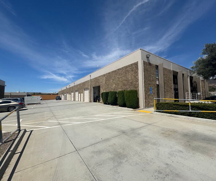 8400 N Magnolia Ave, Santee, CA à louer - Photo de l’immeuble – Image 3 sur 3