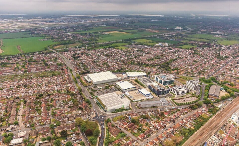 Millington Rd, Hayes à louer - Photo de l’immeuble – Image 3 sur 10