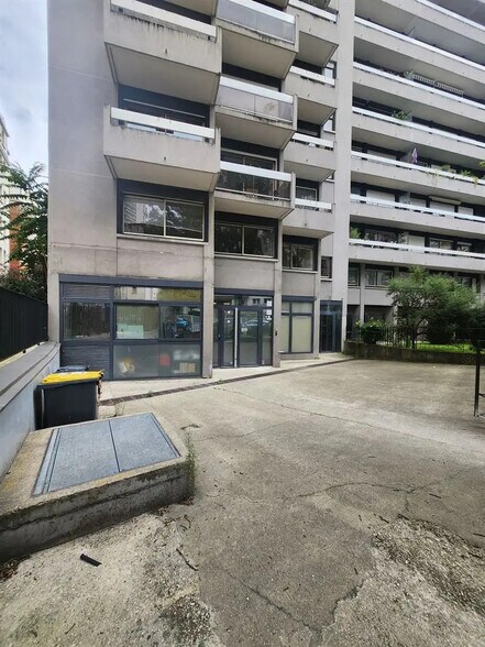 Local commercial dans Paris à louer - Photo de l’immeuble – Image 1 sur 10