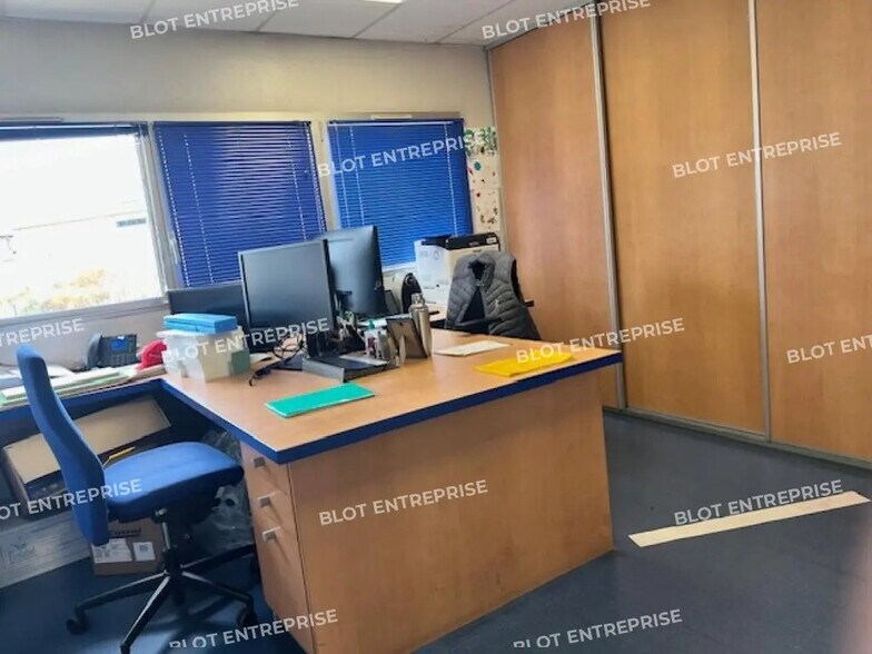 Local d'activités dans Trégueux à vendre - Photo de l’immeuble – Image 3 sur 4