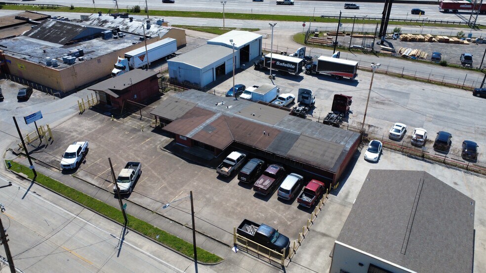 7112 Lyons Ave, Houston, TX à louer - Photo de l’immeuble – Image 3 sur 20