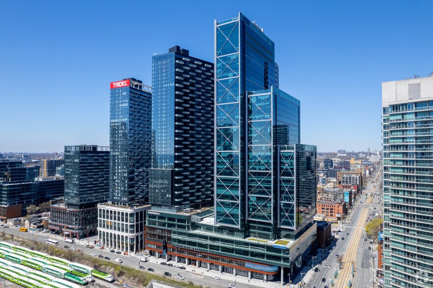 8 Spadina Ave, Toronto, ON à louer - Photo de l’immeuble – Image 2 sur 5