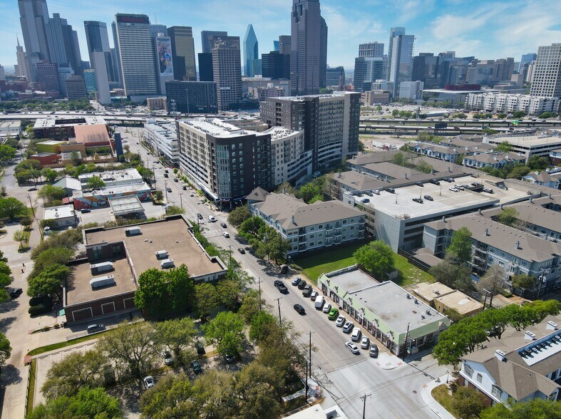 2817-2827 Live Oak St, Dallas, TX à vendre - Photo de l’immeuble – Image 2 sur 6