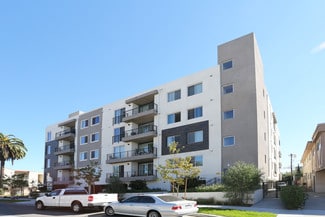 Plus de détails pour 11900 Courtleigh Dr, Los Angeles, CA - Logement à vendre