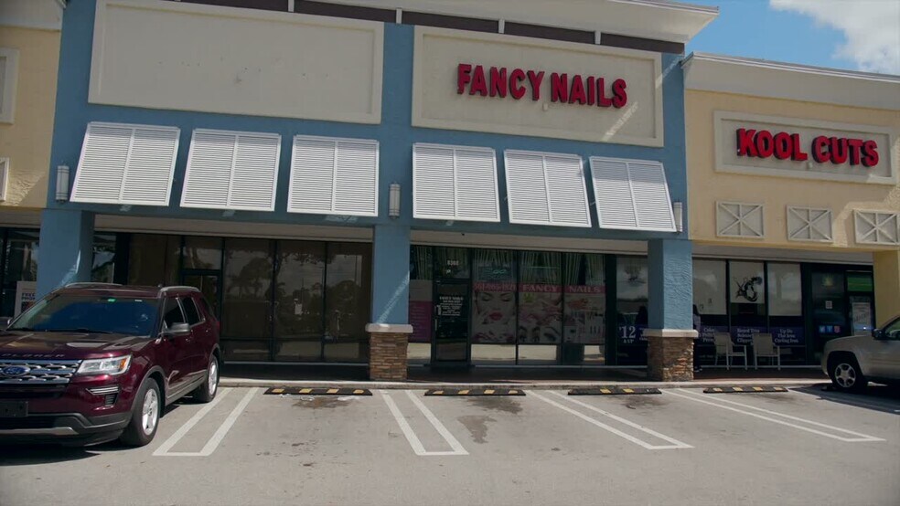 6300-6376 Forest Hill Blvd, Greenacres, FL à louer - Vidéo sur l’annonce professionnelle – Image 2 sur 6