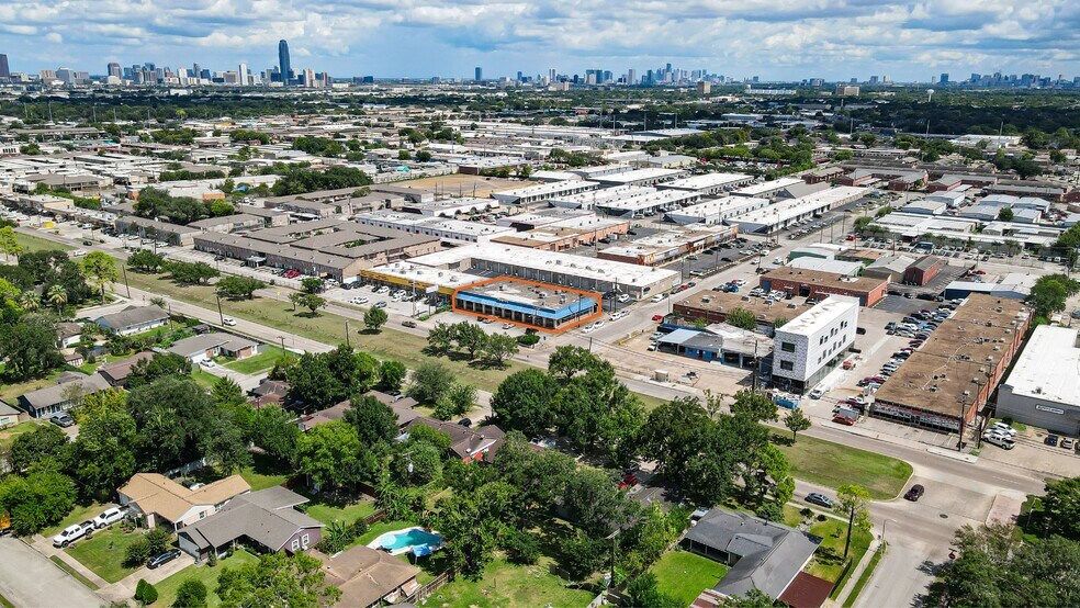 7333 Hillcroft Ave, Houston, TX à vendre - Photo de l’immeuble – Image 3 sur 12
