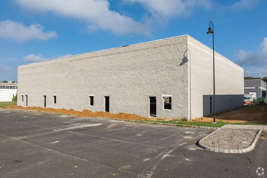 100 Business Park Dr, Freehold, NJ à louer - Photo de l’immeuble – Image 1 sur 9
