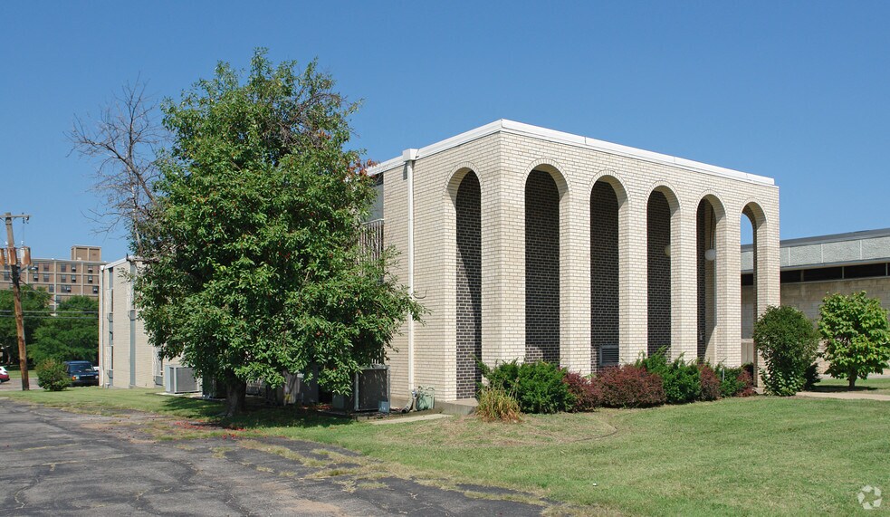 1321 SW Topeka Blvd, Topeka, KS à louer - Photo de l’immeuble – Image 2 sur 10