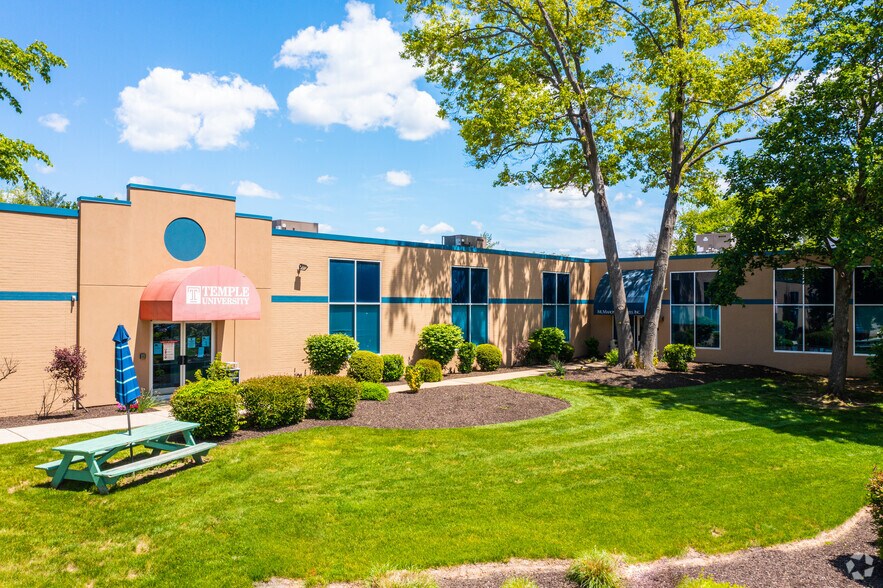 425 Commerce Dr, Fort Washington, PA à louer - Photo de l’immeuble – Image 3 sur 12