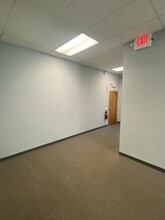 114 Minnesota Ave, Warwick, RI à louer Photo intérieure– Image 2 sur 9