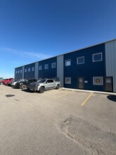 8800 Venture Ave SE, Calgary, AB à louer Photo de l’immeuble– Image 1 sur 8