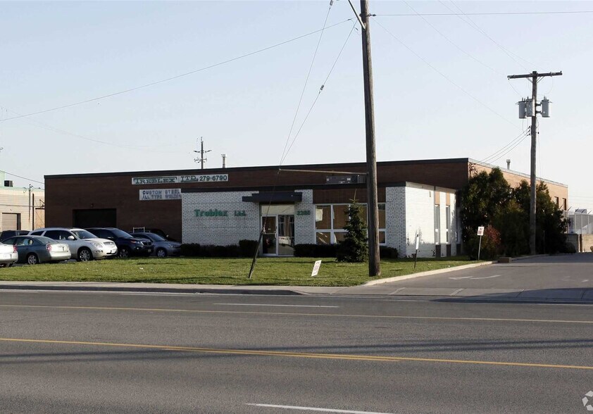 2355 Cawthra Rd, Mississauga, ON à louer - Photo principale – Image 1 sur 2