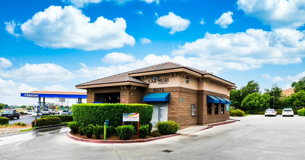 8675 Limonite Ave, Jurupa Valley, CA à vendre - Photo de l’immeuble – Image 2 sur 18