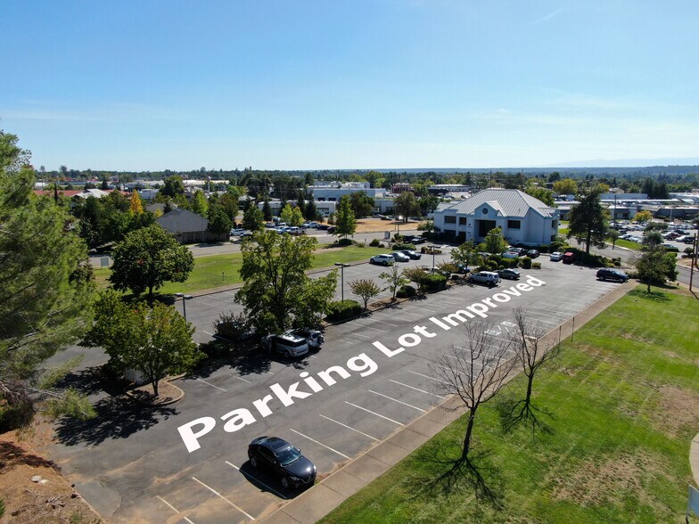 311 Knollcrest Dr, Redding, CA à vendre - Photo de l’immeuble – Image 1 sur 7