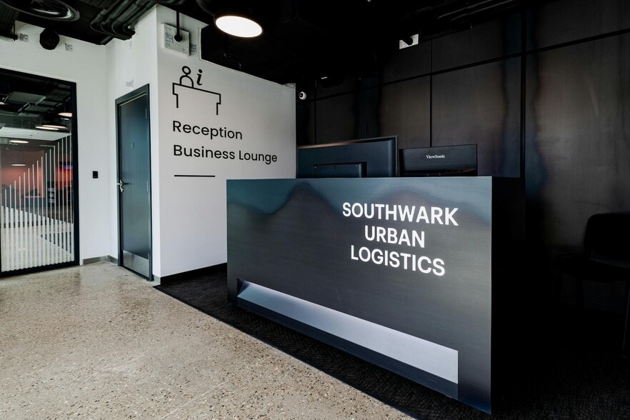 25-30 Mandela Way, Londres à louer - Hall d’entrée – Image 3 sur 15