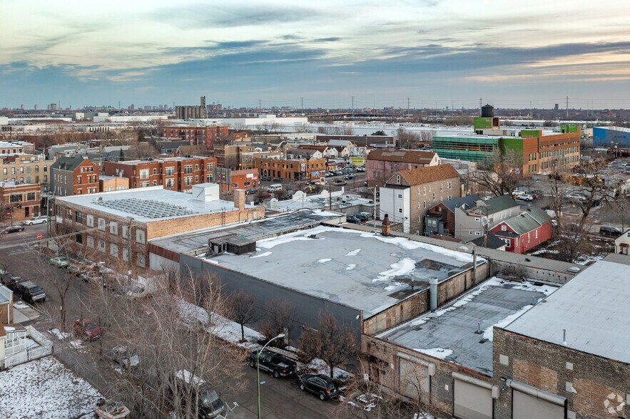 2415 W 24th Pl, Chicago, IL à vendre - Photo de l’immeuble – Image 2 sur 38