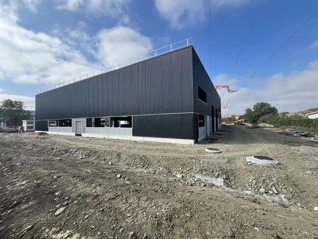 Plus de détails pour 7 Avenue Des Genêts, Portet-sur-Garonne - Local d’activités à vendre