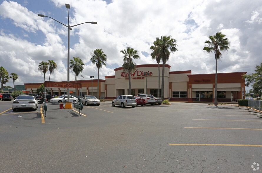 5657-5805 Manatee Ave, Bradenton, FL à louer - Photo principale – Image 1 sur 10