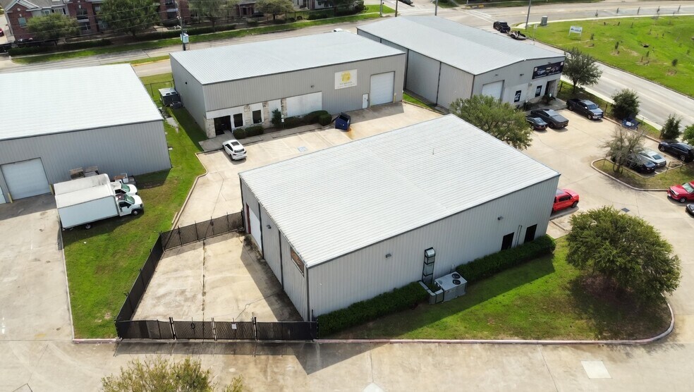 1333 Price Plaza Dr, Katy, TX à louer - Photo de l’immeuble – Image 3 sur 4