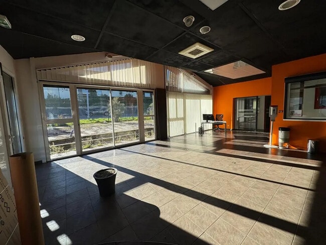 Plus de détails pour Local commercial à vendre