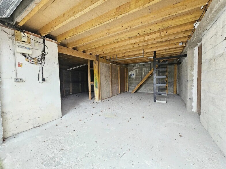 Local d'activités dans Champigny-sur-Marne à vendre - Photo de l’immeuble – Image 2 sur 11