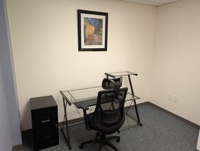 801 W Bay Dr, Largo, FL à louer Photo intérieure– Image 1 sur 13