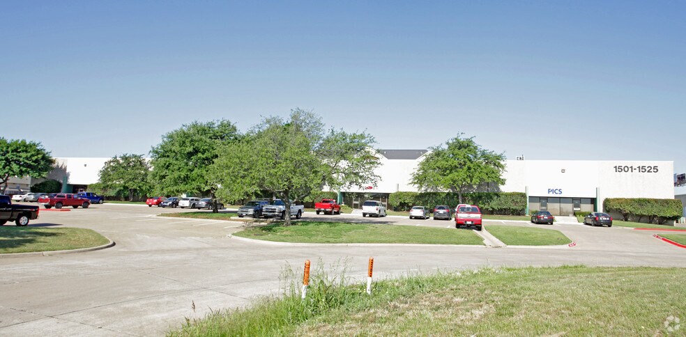 1501-1525 Greenview Dr, Grand Prairie, TX à louer - Photo de l’immeuble – Image 3 sur 13