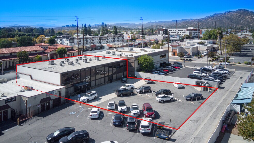 21049 Devonshire St, Chatsworth, CA à vendre - Photo de l’immeuble – Image 3 sur 9