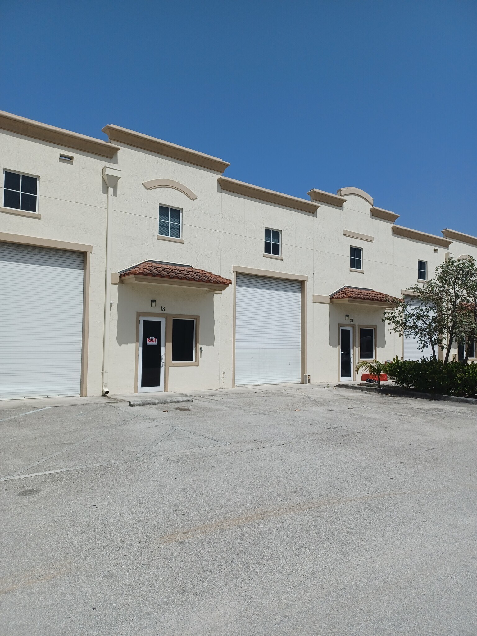 1118 25th St, West Palm Beach, FL à louer Photo de l’immeuble– Image 1 sur 9