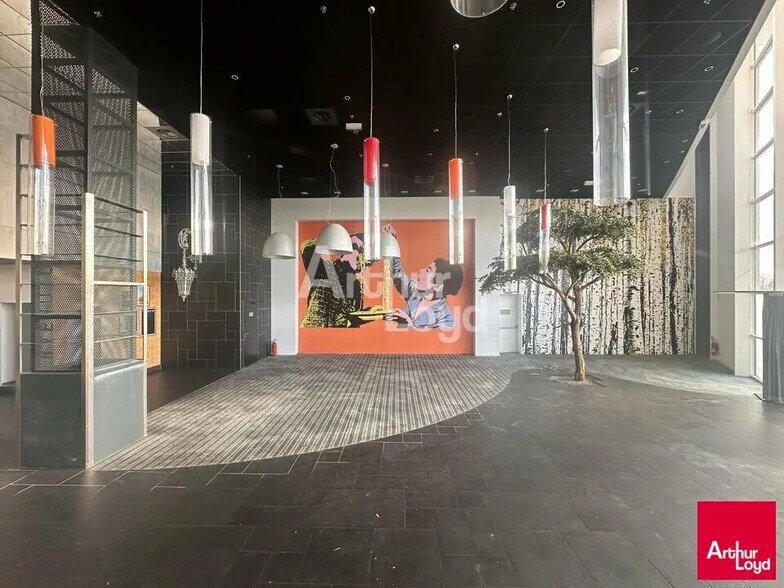 Local commercial dans Saint-Grégoire à louer - Hall d’entrée – Image 2 sur 3