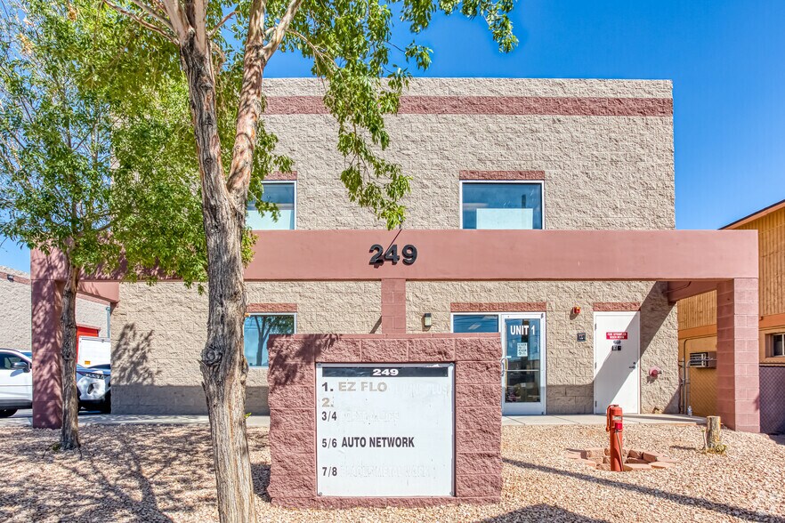 249 Elliott Rd, Henderson, NV à vendre - Photo de l’immeuble – Image 2 sur 7