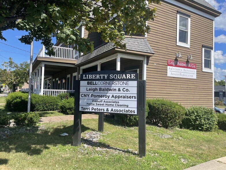100 E Seneca St, Manlius, NY à louer - Photo de l’immeuble – Image 3 sur 47