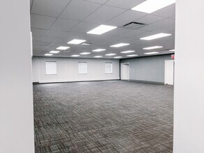 340-390 Saskatoon St, London, ON à louer Photo intérieure– Image 2 sur 9