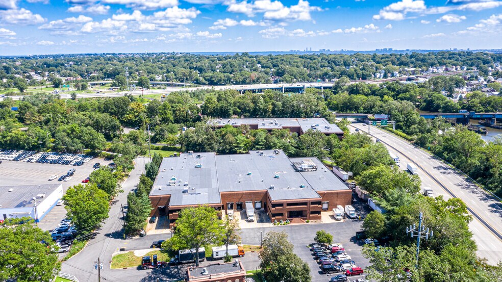 125-127 Kingsland Ave, Clifton, NJ à louer - Photo de l’immeuble – Image 2 sur 7