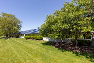 700 Kms Pl, Ann Arbor, MI à vendre Photo de l’immeuble– Image 2 sur 11