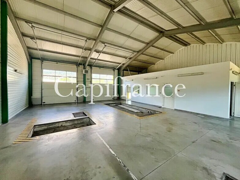 Local commercial dans Embrun à louer - Photo de l’immeuble – Image 1 sur 2