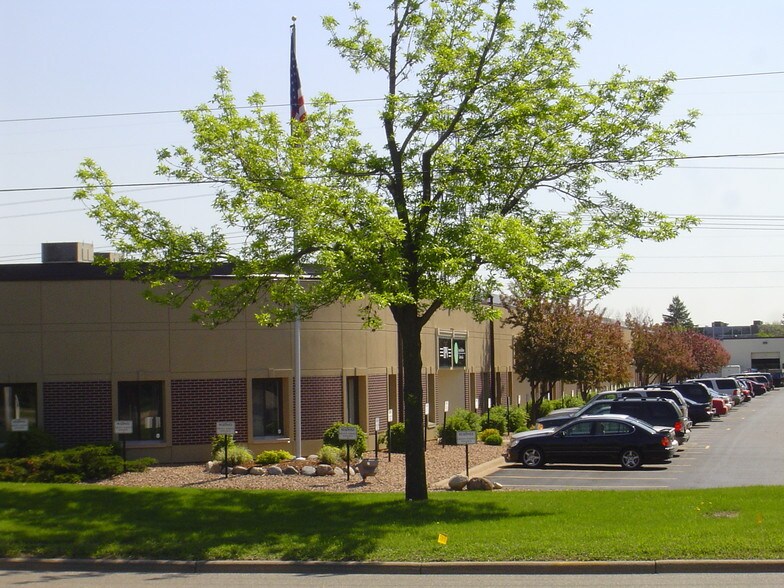 14200-14280 N 23rd Ave, Plymouth, MN à louer - Photo de l’immeuble – Image 3 sur 7