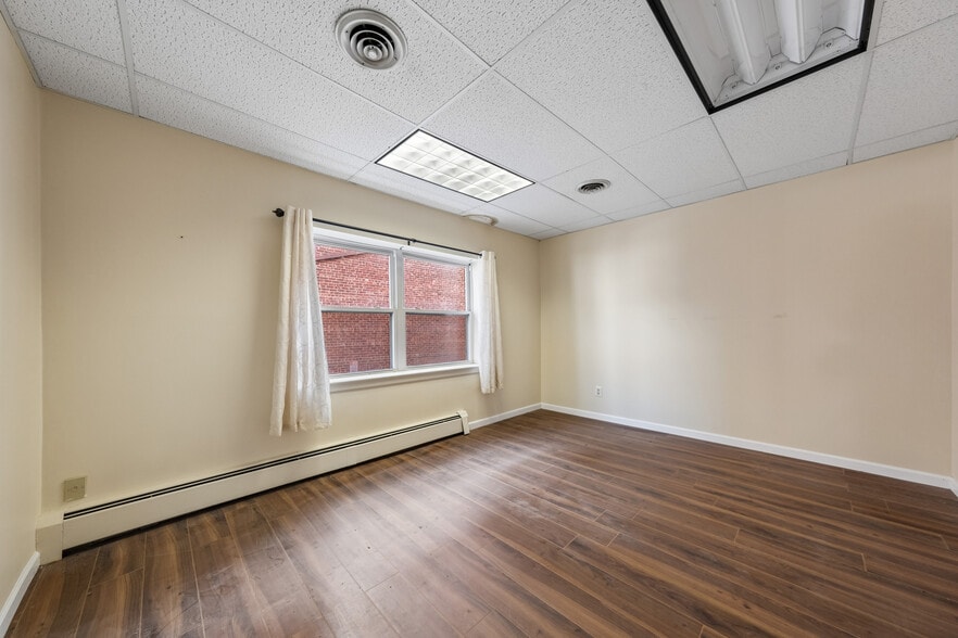 175 Cedar Ln, Teaneck, NJ à louer - Photo intérieure – Image 3 sur 33