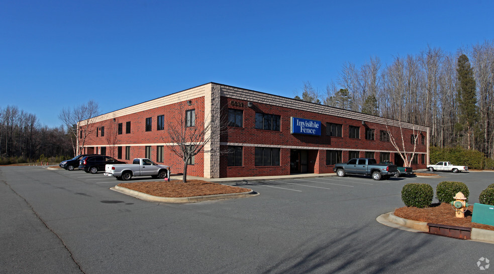 5531 Equipment Dr, Charlotte, NC à louer - Photo de l’immeuble – Image 3 sur 6