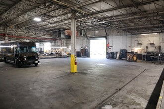 49-10 27th St, Long Island City, NY à louer Photo intérieure– Image 2 sur 11