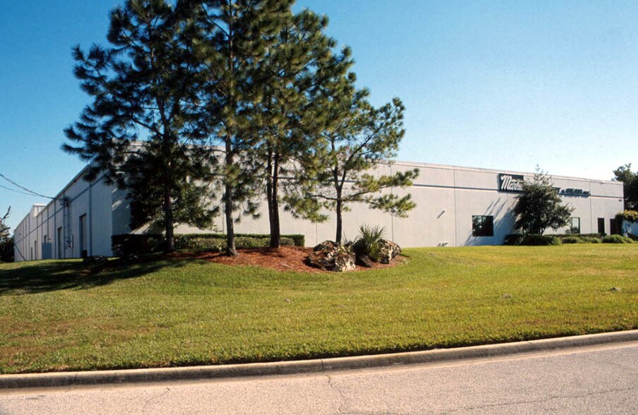 3201 Queen Palm Dr, Tampa, FL à vendre - Photo de l’immeuble – Image 2 sur 5